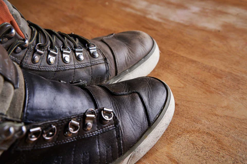 how to clean sneaker shoes?